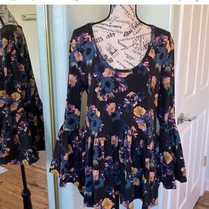 Nicole Miller Peplum Style Blouse-bell sleeves